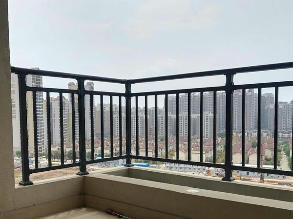 住宅陽(yáng)臺(tái)護(hù)欄 住宅陽(yáng)臺(tái)護(hù)欄