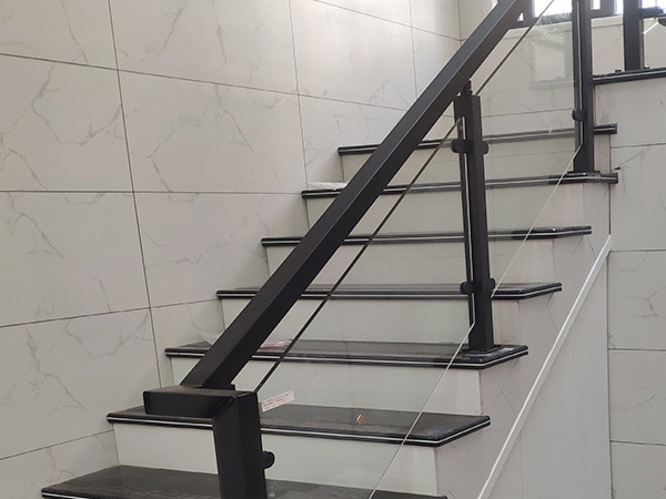 商場(chǎng)樓梯護(hù)欄