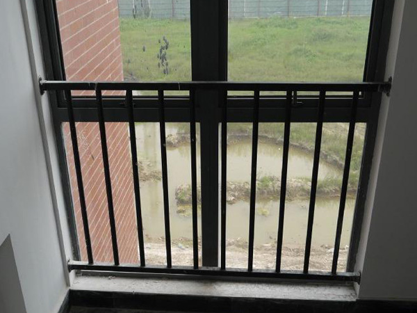 小區(qū)飄窗護欄 小區(qū)飄窗護欄