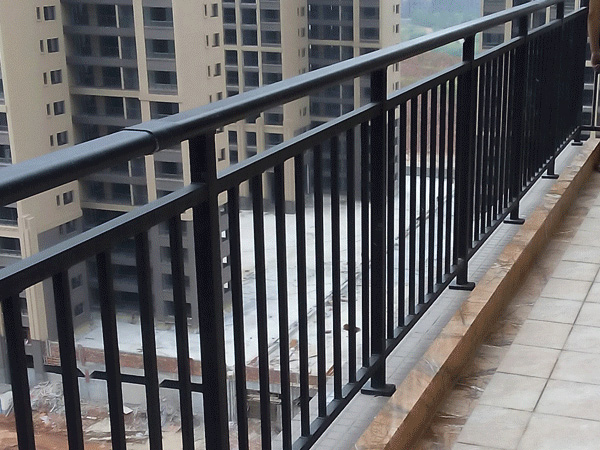 陽臺護欄多少錢一米？