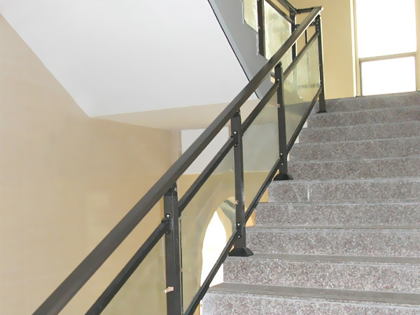 小區(qū)玻璃樓梯扶手圖片