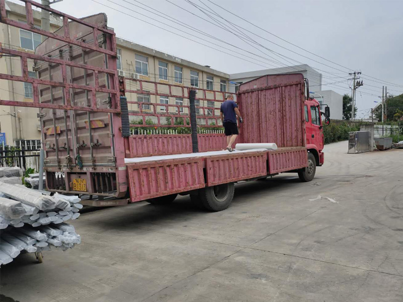 金用護(hù)欄2020年7月24日鋅鋼樓梯扶手裝車發(fā)貨！