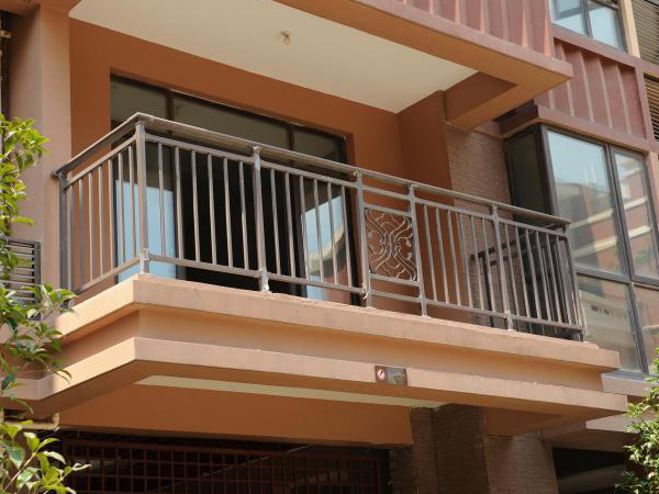 陽臺護(hù)欄材質(zhì)可以分多少種？