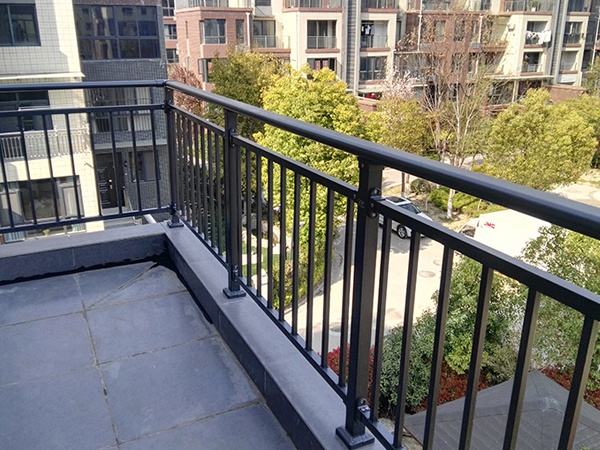 陽(yáng)臺(tái)護(hù)欄應(yīng)用 陽(yáng)臺(tái)護(hù)欄應(yīng)用