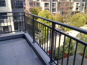 陽臺(tái)護(hù)欄應(yīng)用