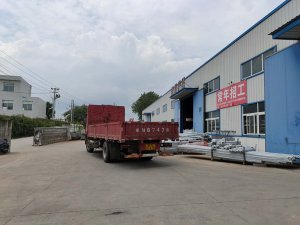 金用護(hù)欄2020年8月6日鋅鋼樓梯扶手裝車發(fā)貨！