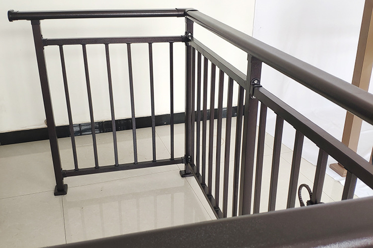 鋅鋼陽(yáng)臺(tái)護(hù)欄