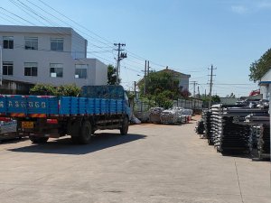 金用護欄2020年8月12日鋁合金玻璃護欄裝車發(fā)貨！