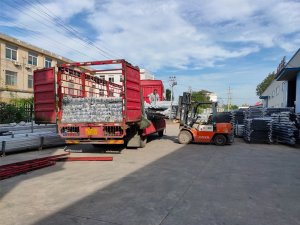 金用護欄2020年8月13日鋅鋼陽臺護欄裝車發(fā)貨！