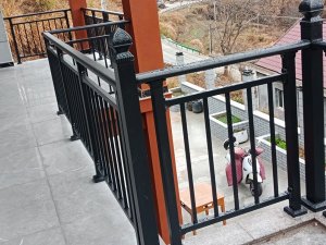 陽臺(tái)護(hù)欄桿件間距要求規(guī)范