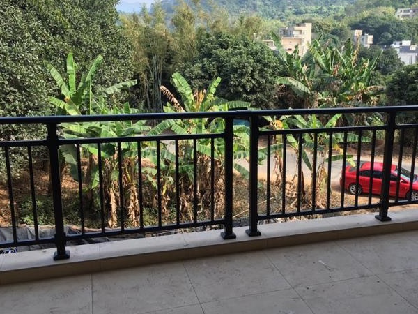 陽(yáng)臺(tái)護(hù)欄安裝注意事項(xiàng)