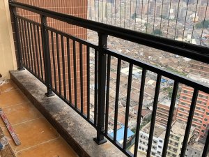 陽臺(tái)護(hù)欄安裝方法步驟