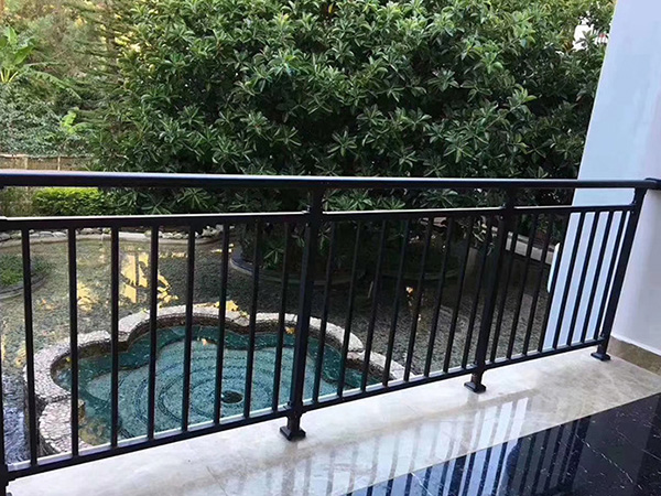 陽臺護(hù)欄選購方法 陽臺護(hù)欄選購方法