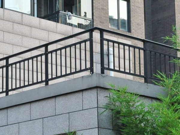 陽臺(tái)護(hù)欄選購注意事項(xiàng) 陽臺(tái)護(hù)欄選購注意事項(xiàng)