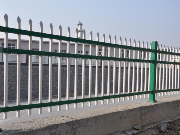 圍欄和圍墻護(hù)欄一樣嗎？看過這里你就知道了！