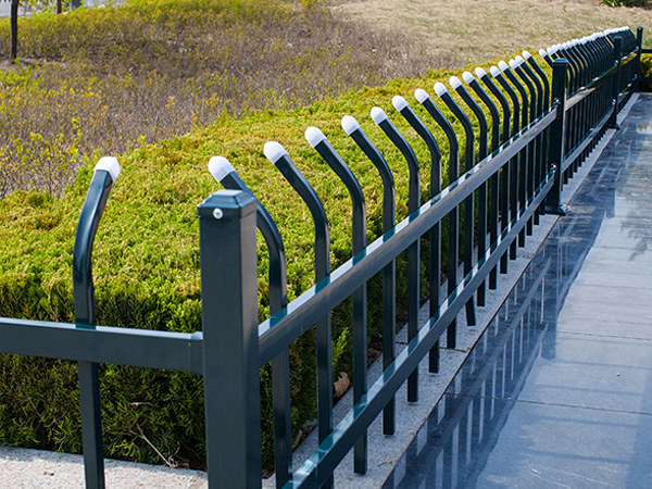 選擇鋅鋼柵欄廠家，這三點很重要！