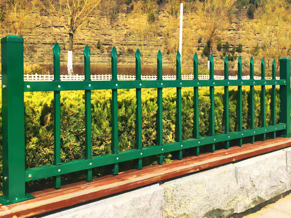 選擇鋅鋼柵欄廠家，這三點很重要！