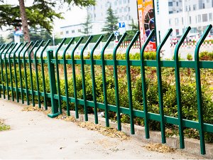 選擇鋅鋼柵欄廠家，這三點(diǎn)很重要！