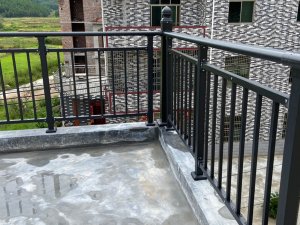 陽(yáng)臺(tái)護(hù)欄廠家哪家口碑好？