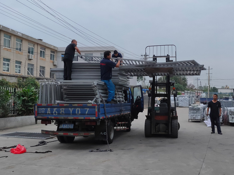 金用護(hù)欄2020年9月24日鋅鋼百葉窗發(fā)貨！