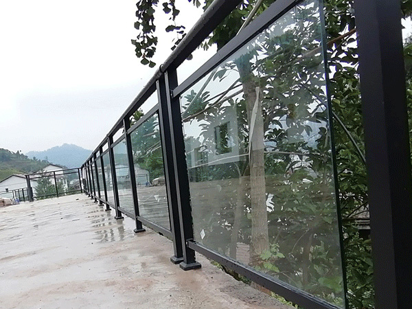 建筑工程專用陽臺護欄是什么樣的，你知道嗎？