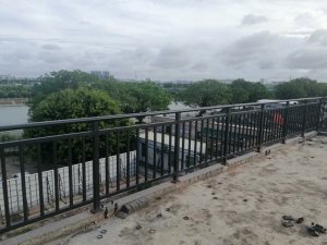 推薦2款陽臺護(hù)欄，定制價格不到60元一米！