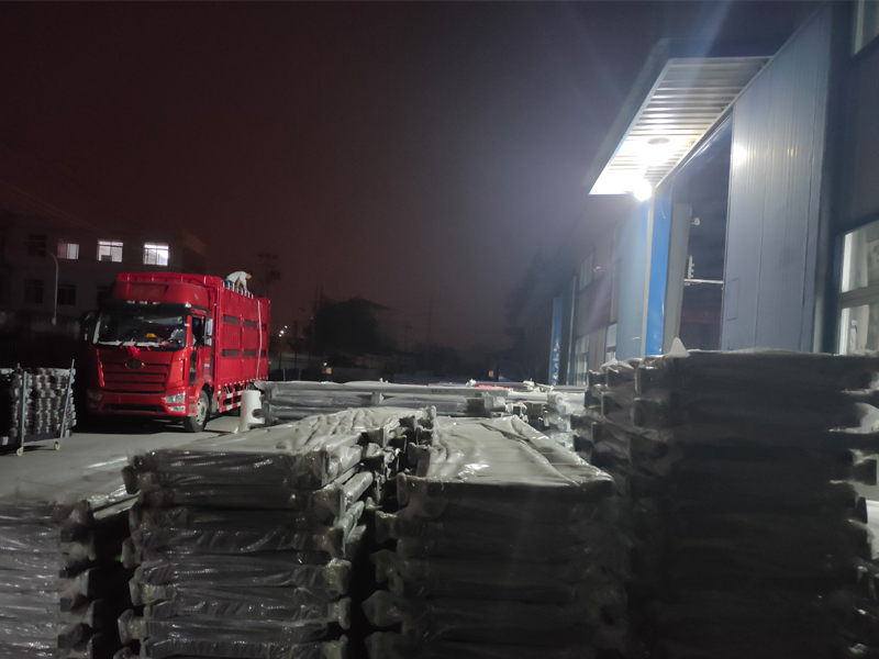 金用護(hù)欄2020年10月27日鋅鋼百葉窗發(fā)貨！