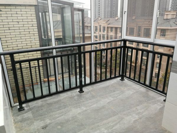 辨別鋅鋼護欄表面處理優(yōu)劣的方法有哪些？