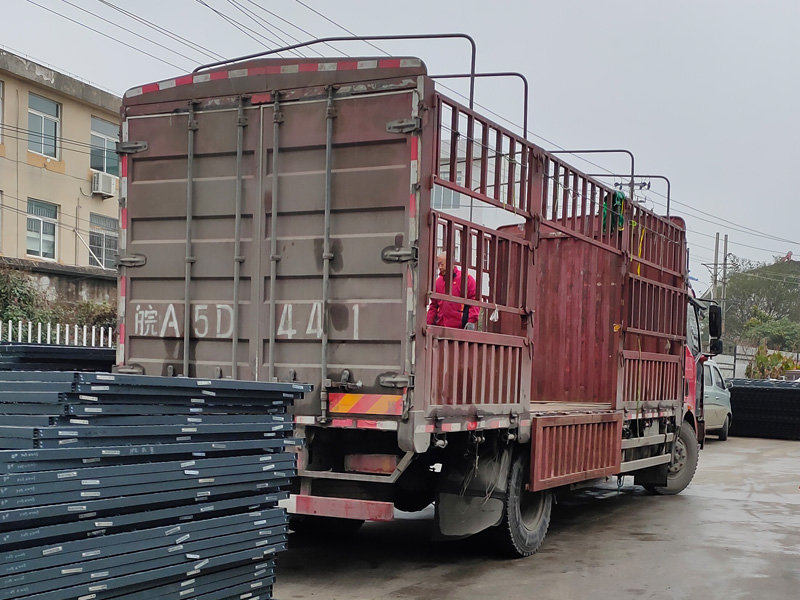  金用護(hù)欄2020年11月24日上午鋅鋼百葉窗發(fā)貨！