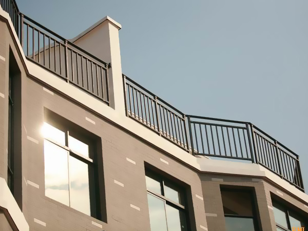 鋅鋼護(hù)欄耐用嗎？