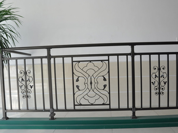 鋅鋼護(hù)欄為什么比較耐用？