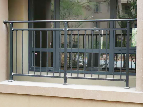 鋅鋼護欄生產(chǎn)廠家電話多少？