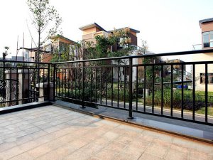 陽臺護(hù)欄什么材質(zhì)做的最耐用？