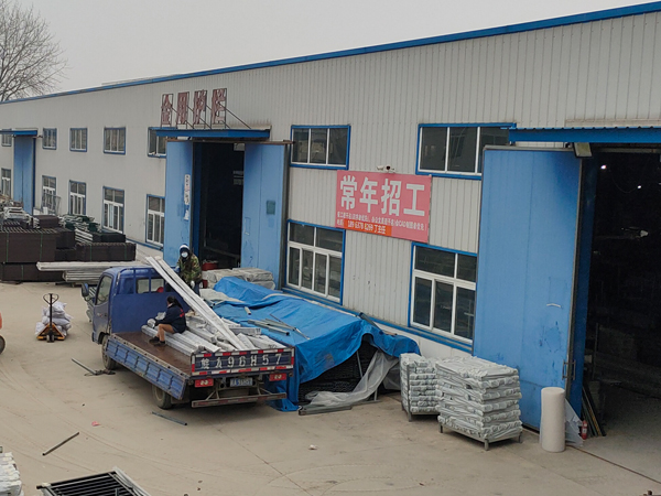 金用護(hù)欄2020年1月5日鋅鋼陽(yáng)臺(tái)護(hù)欄發(fā)貨！