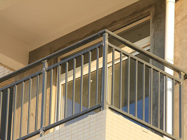 陽臺欄桿哪種材料做的性價比高？