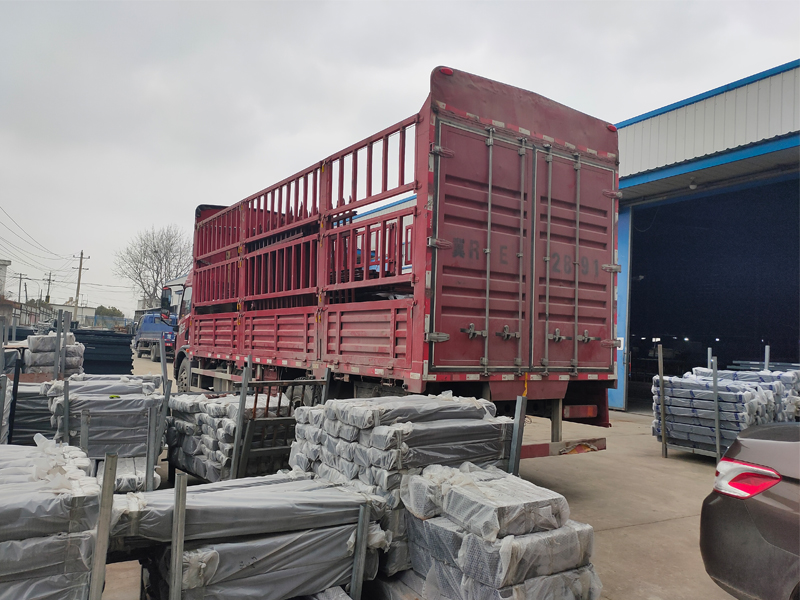 金用護(hù)欄2021年3月12日鋁合金百葉窗發(fā)貨！