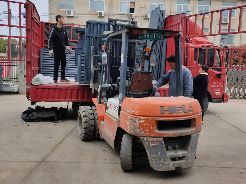 金用護欄2021年4月2日鋁合金百葉窗發(fā)貨！