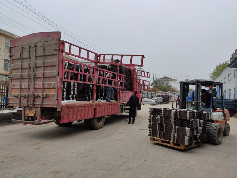 金用護欄2021年4月7日鋅鋼空調欄桿發(fā)貨！