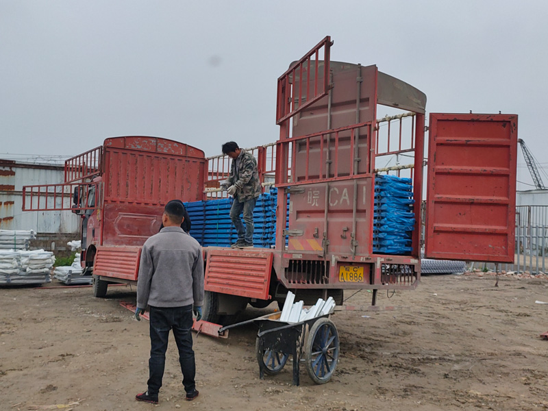 金用護(hù)欄2021年4月12日鋅鋼連廊欄桿發(fā)貨！