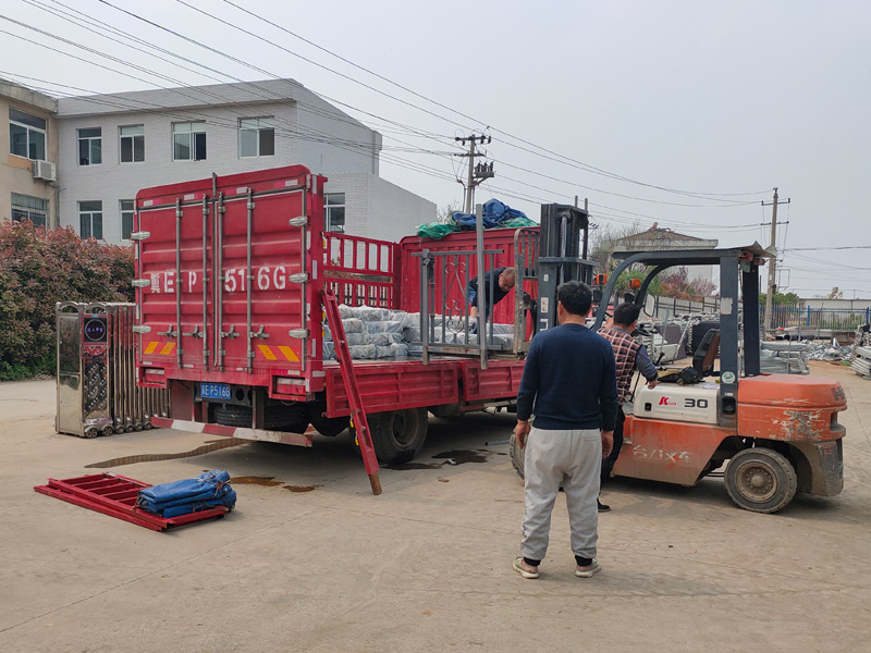 金用護(hù)欄2021年4月13日鋅鋼欄桿發(fā)貨！