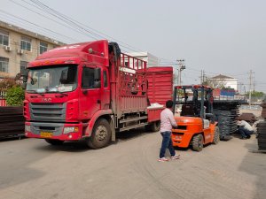 金用護(hù)欄2021年4月16日第二車百葉窗發(fā)貨！