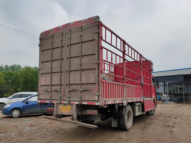 金用護(hù)欄2021年4月21日鋅鋼連廊欄桿發(fā)貨！