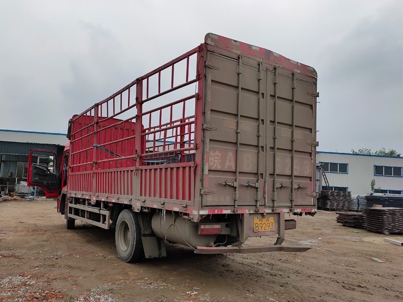 金用護(hù)欄2021年4月21日鋅鋼連廊欄桿發(fā)貨！