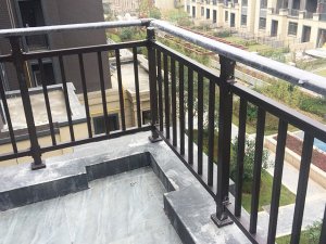 鋅鋼陽臺護(hù)欄質(zhì)量檢查辨別方法