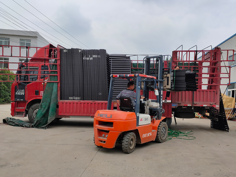 金用護(hù)欄2021年5月25日鋅鋼百葉窗發(fā)貨！