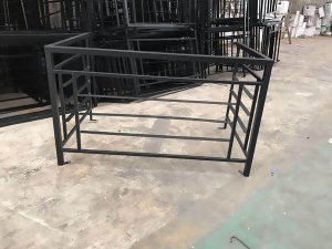 空調(diào)護欄用哪種材質(zhì)性價比高？