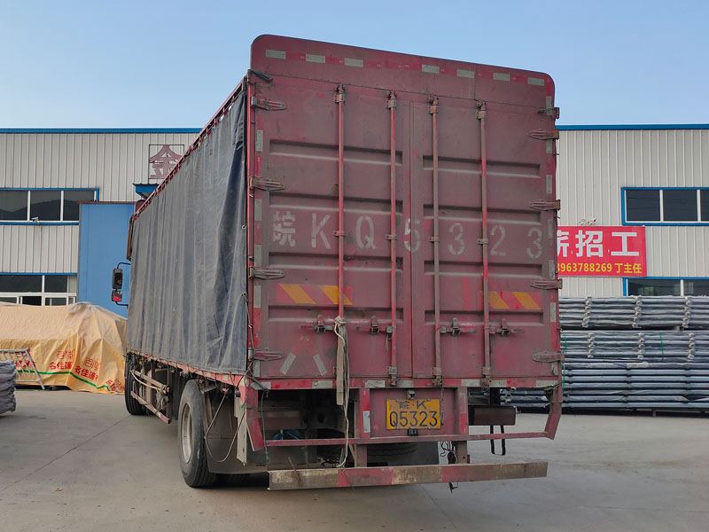  金用護(hù)欄2021年7月2日鋅鋼百葉窗發(fā)貨！