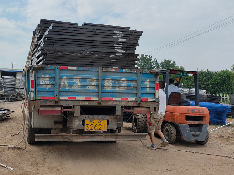 金用護欄2021年7月13日鋅鋼百葉窗發(fā)貨！