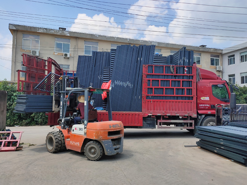 金用護(hù)欄2021年7月22日鋅鋼百葉窗發(fā)貨！