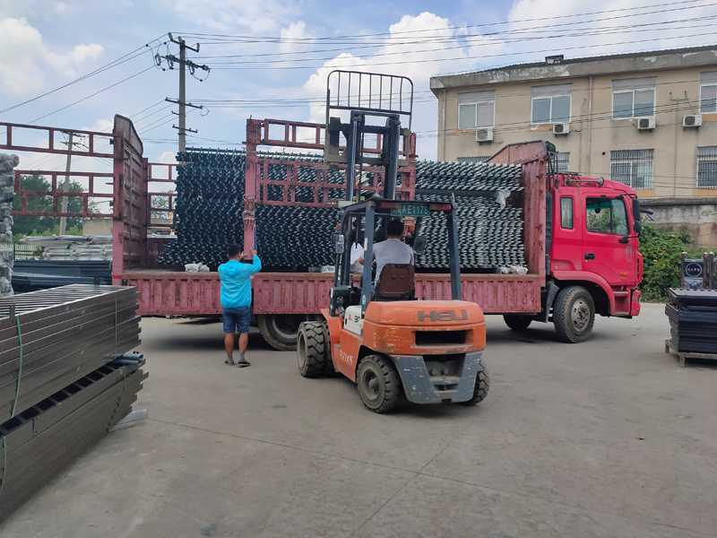 金用護欄2021年7月23日鋅鋼百葉窗發(fā)貨！